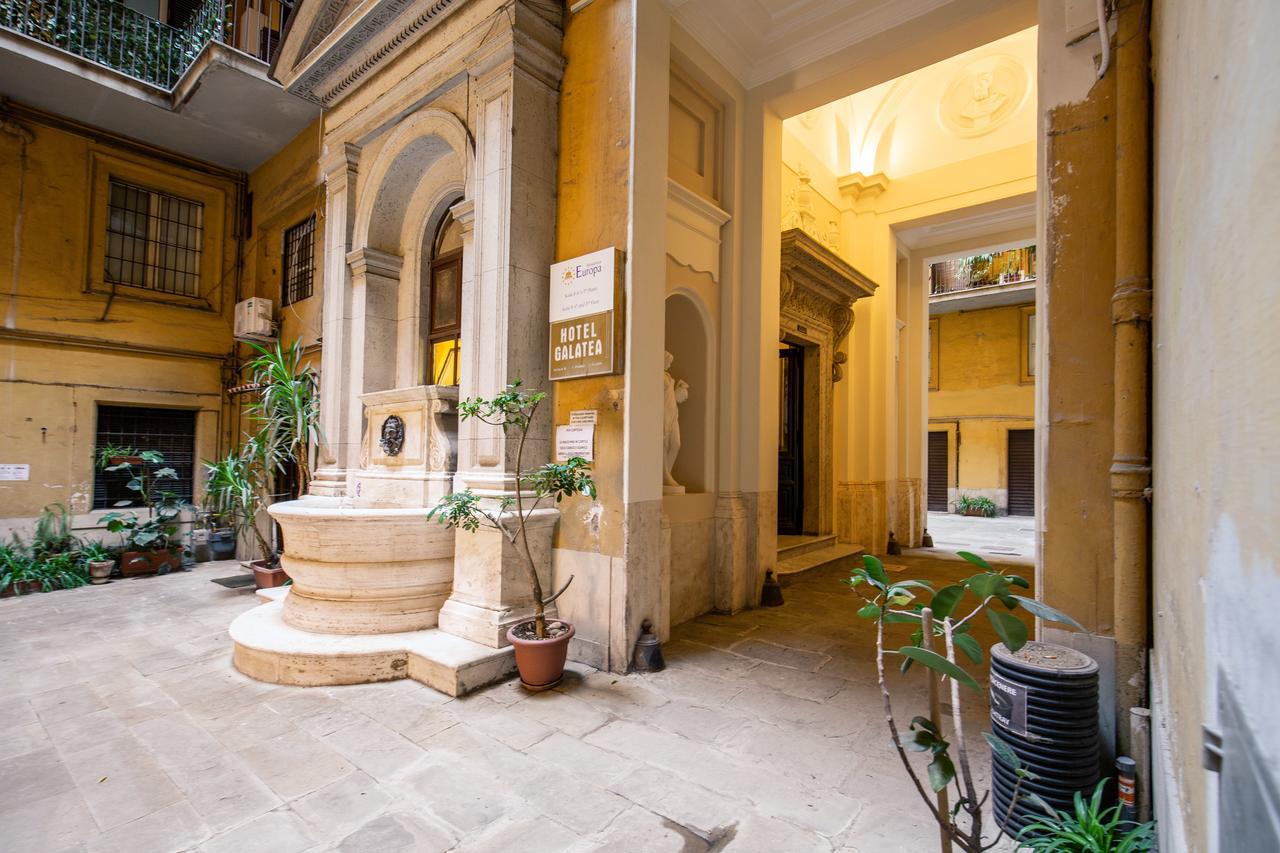 Decharme With Terrace In Monti Apartment Rom