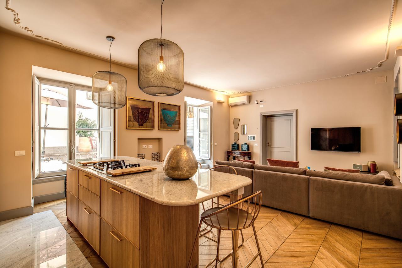 Decharme With Terrace In Monti Apartment Rom