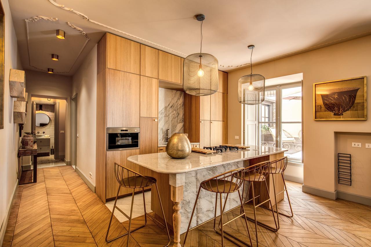 Decharme With Terrace In Monti Apartment Rom