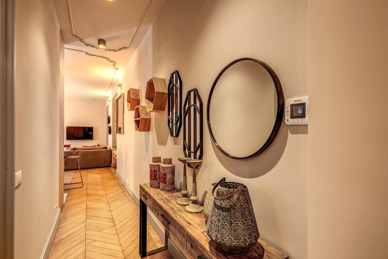 Decharme With Terrace In Monti Apartment Rom