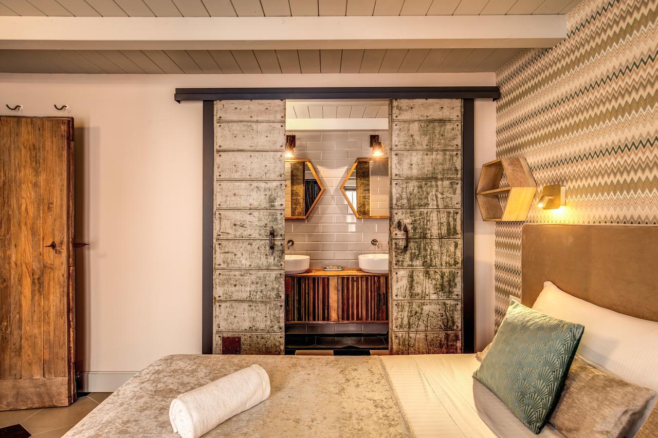 Decharme With Terrace In Monti Apartment