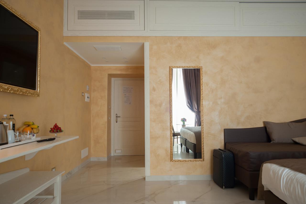 Maison Tritone Pensión 4*