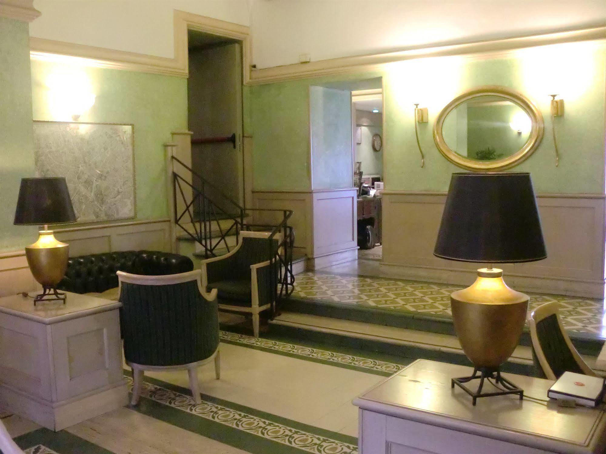 Capitol Aparthotel 3*