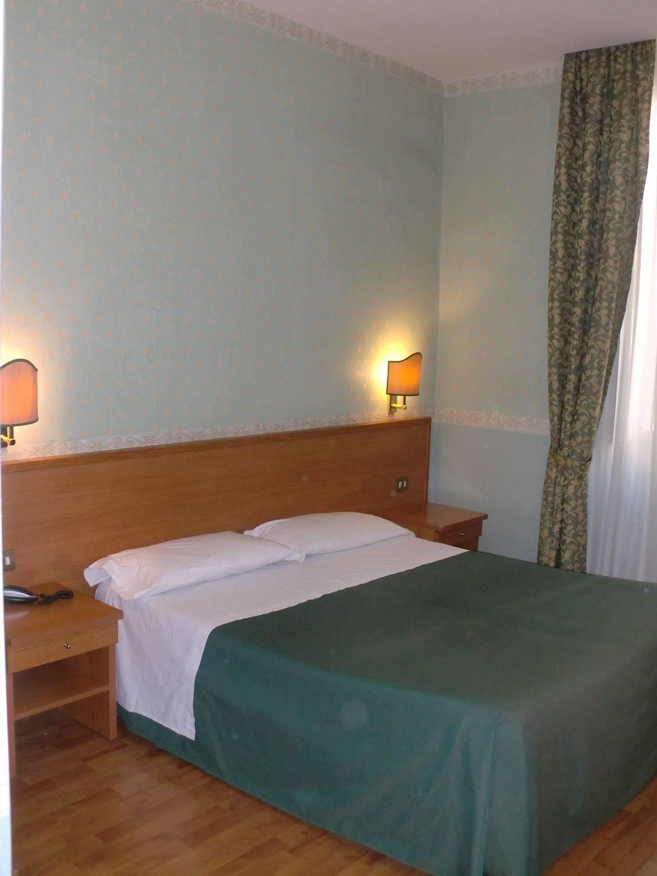 Aparthotel Capitol 3*