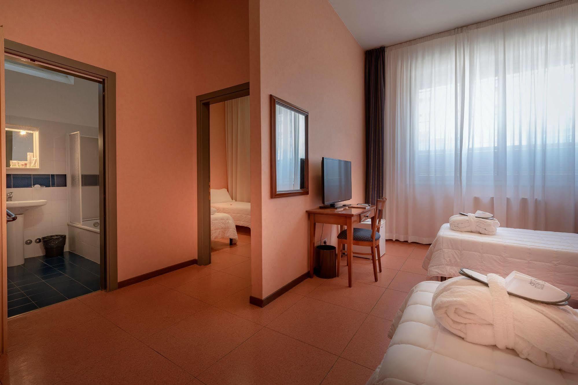 Hotell Eur Parco Dei Pini 3*