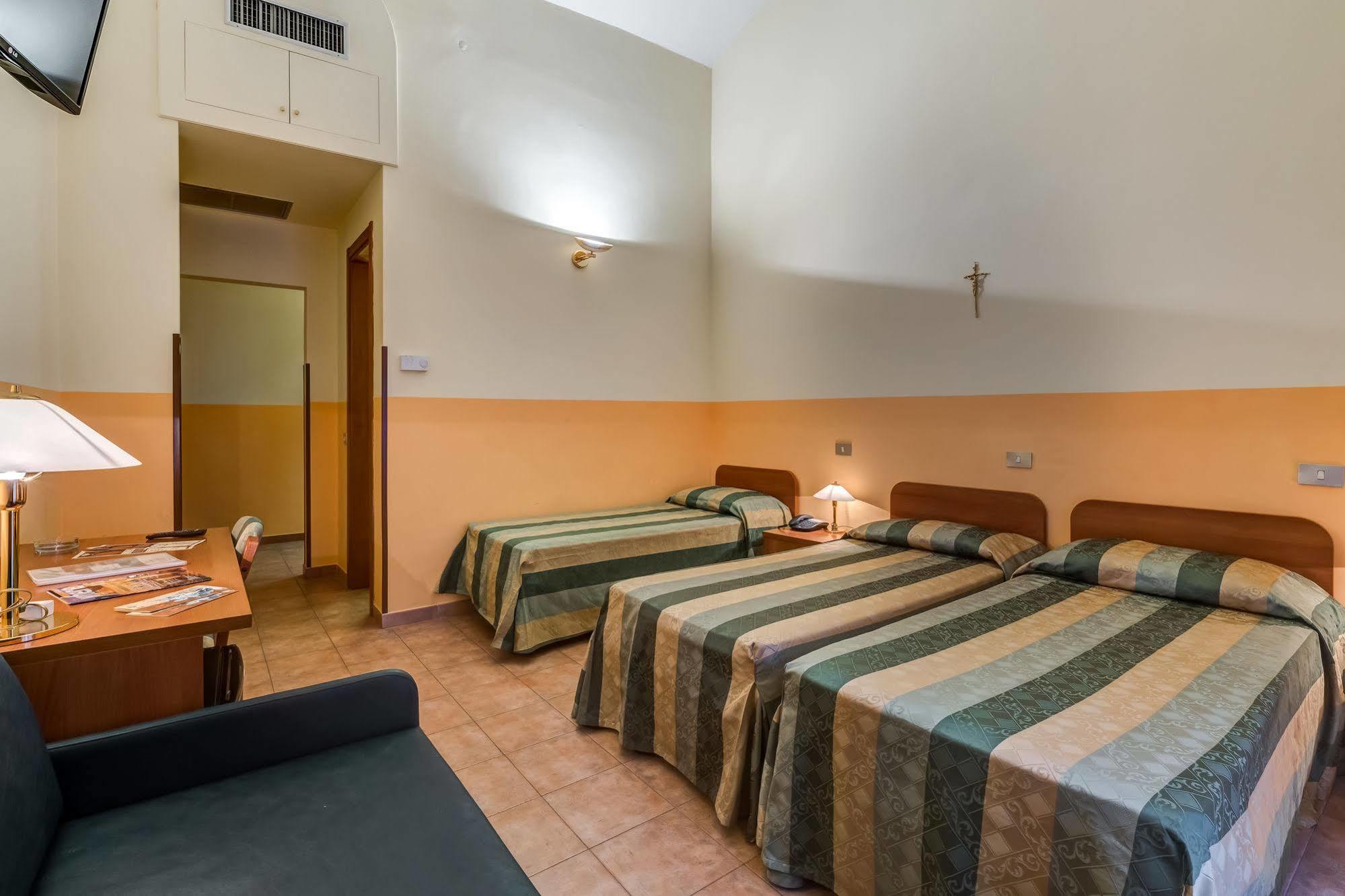Domus Carmelitana Hotel 3*