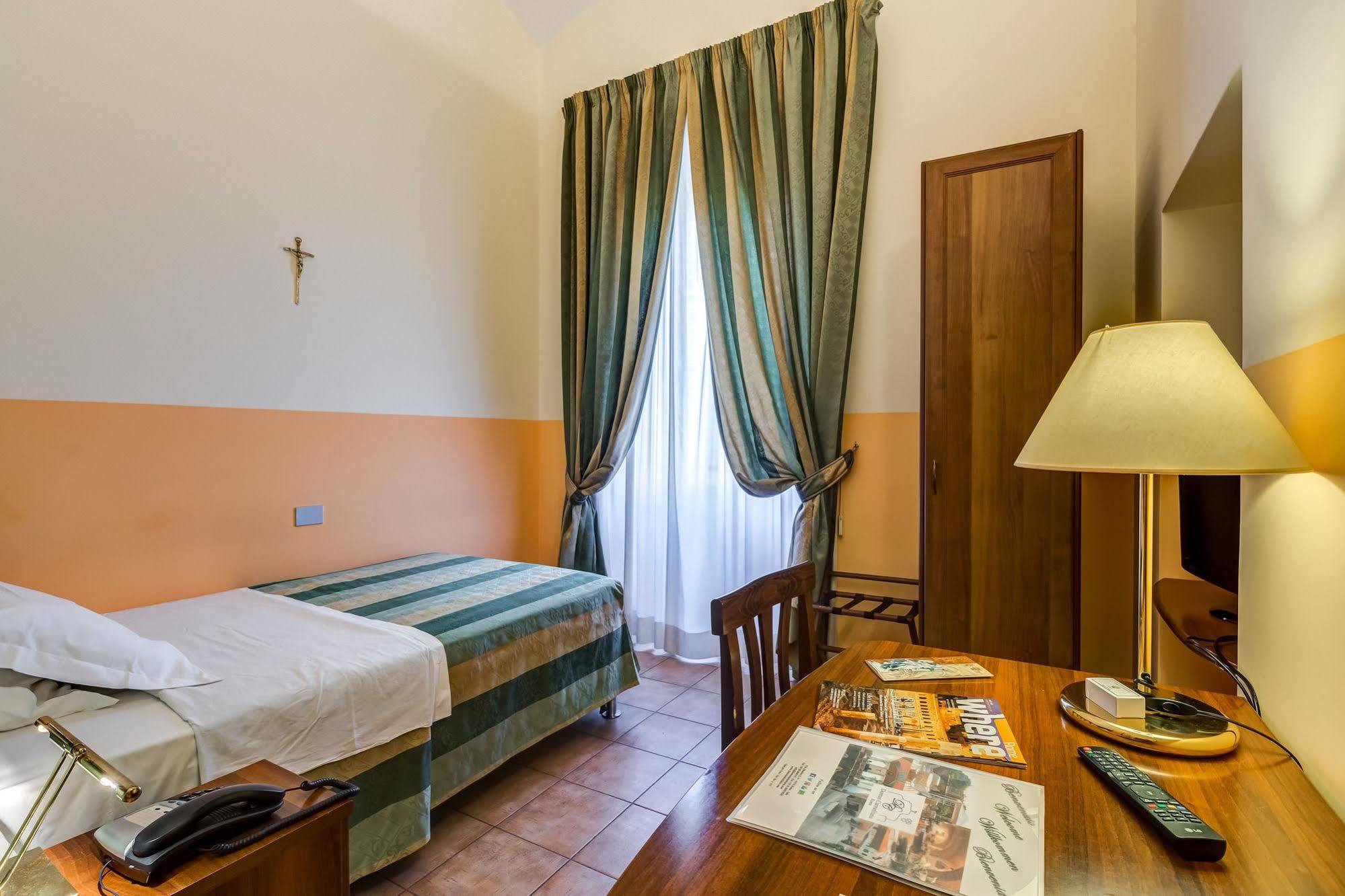 Domus Carmelitana 3* Rome
