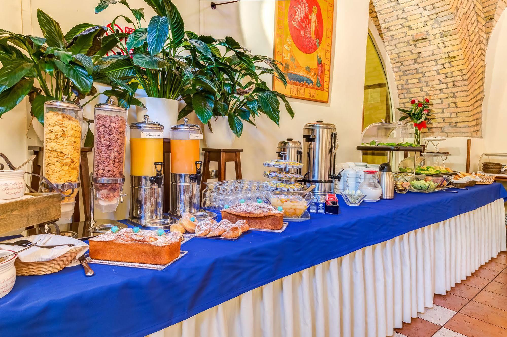 Hotel Domus Carmelitana Rome