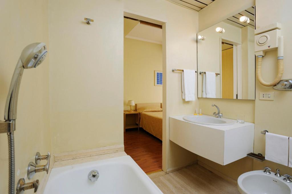 Mayfair 3*