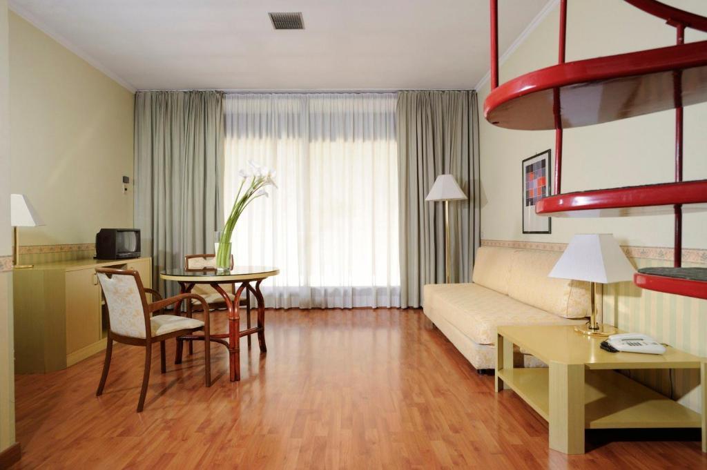 Mayfair 3*
