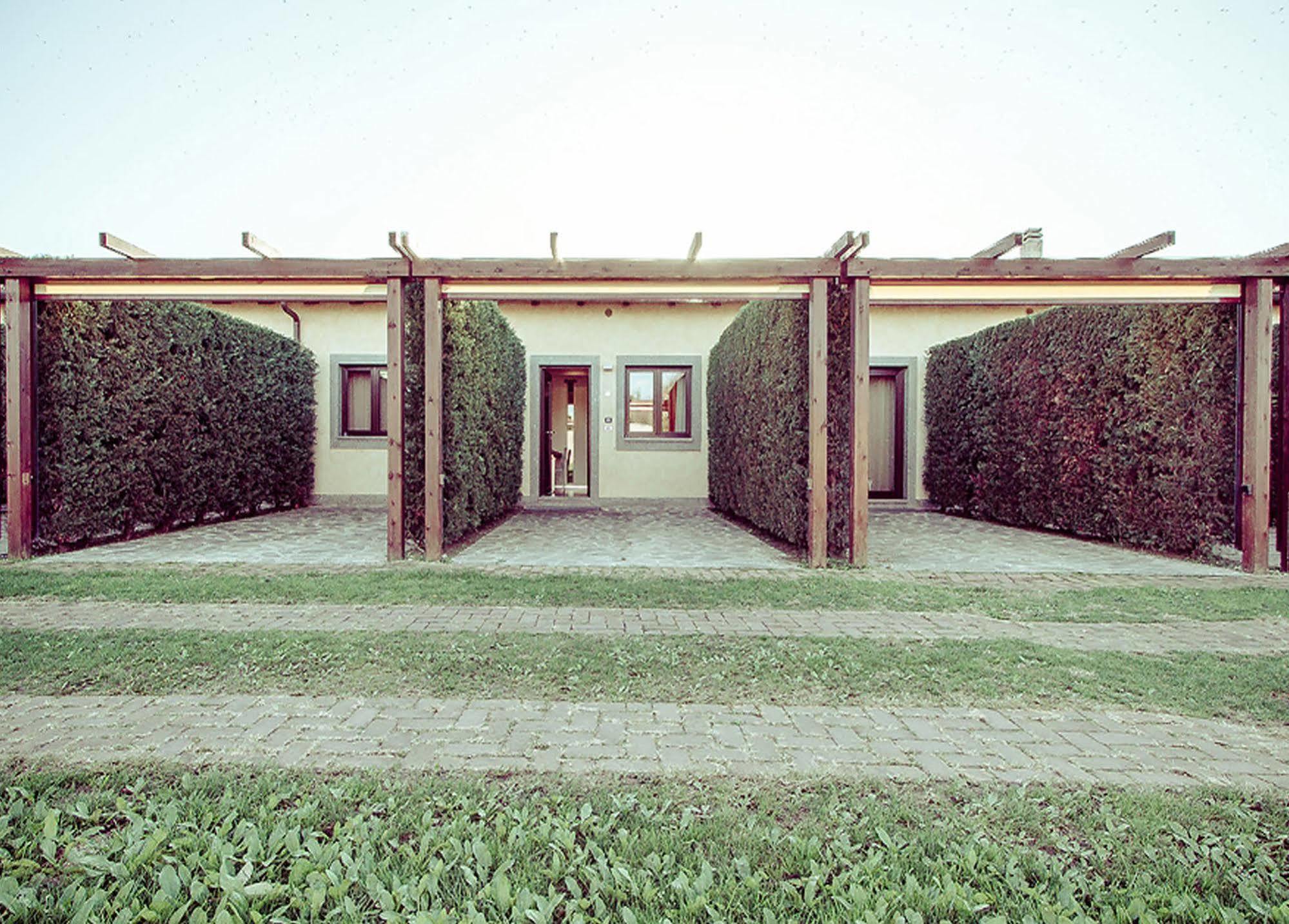 Ways Garden & Leisure Hotel 4*