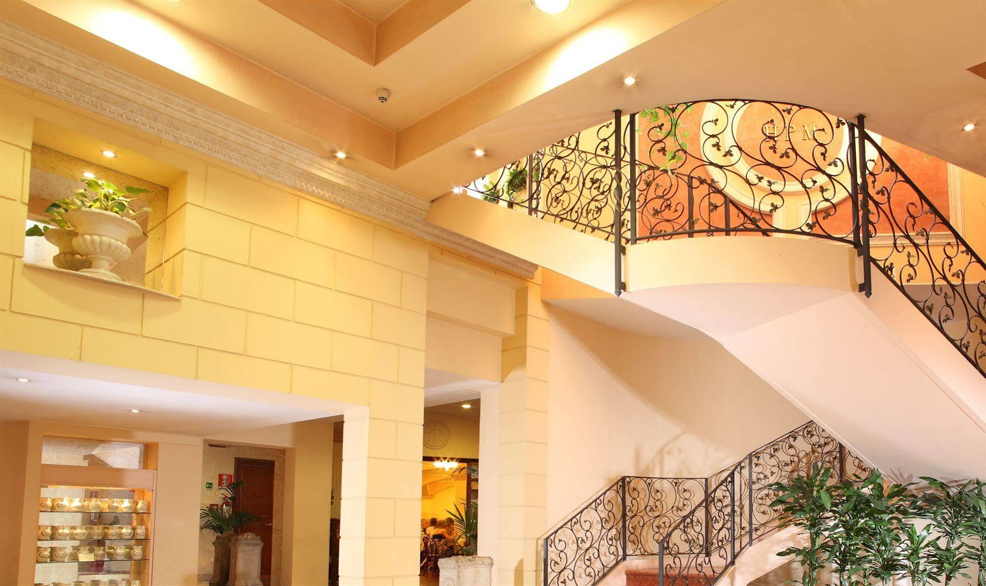 Shg Portamaggiore Hotel 3*