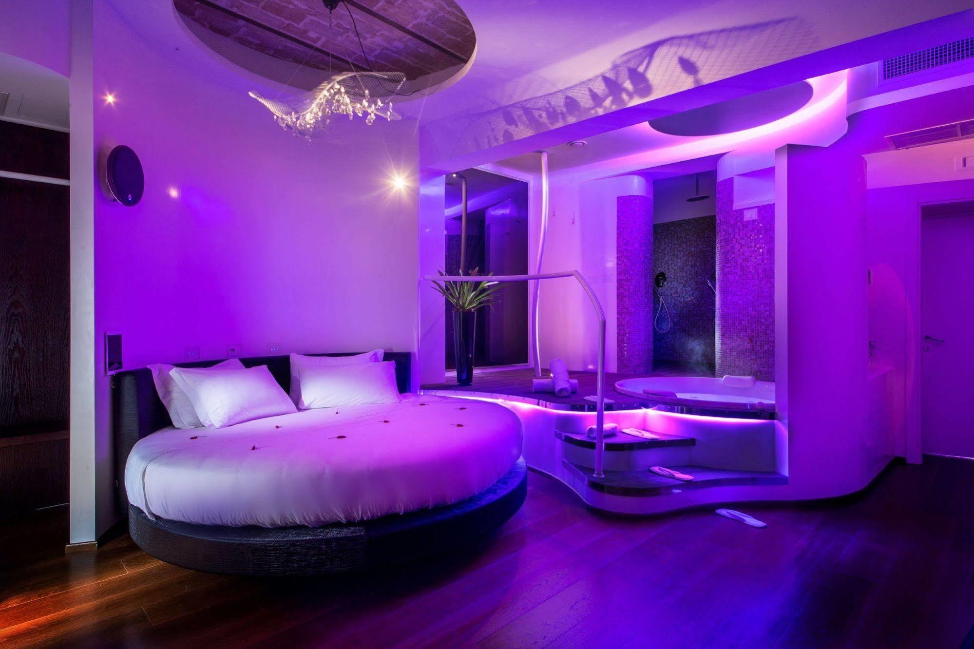 Suitesistina For Brave Lovers Bed & Breakfast