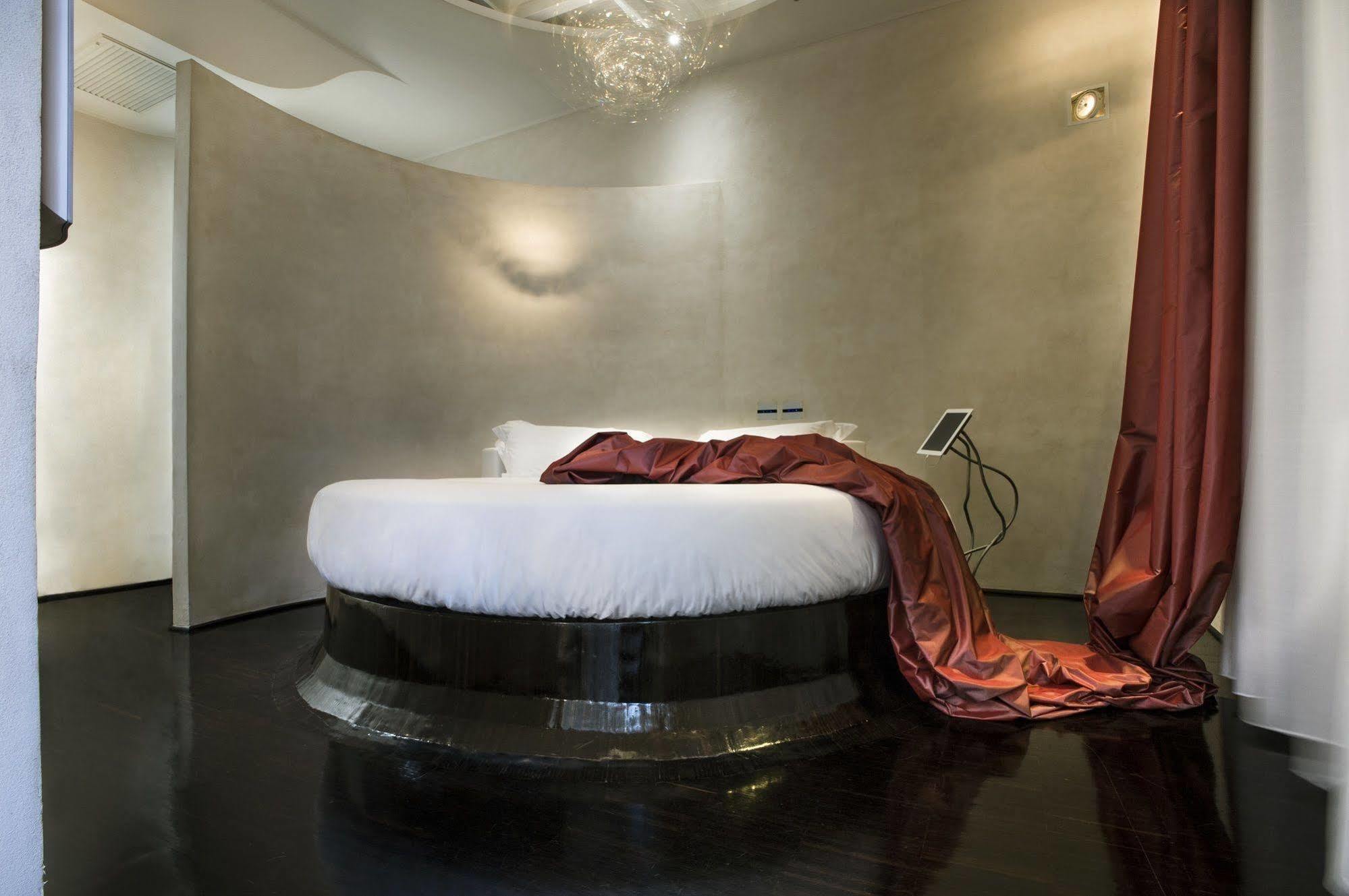 Suitesistina For Brave Lovers Bed & Breakfast