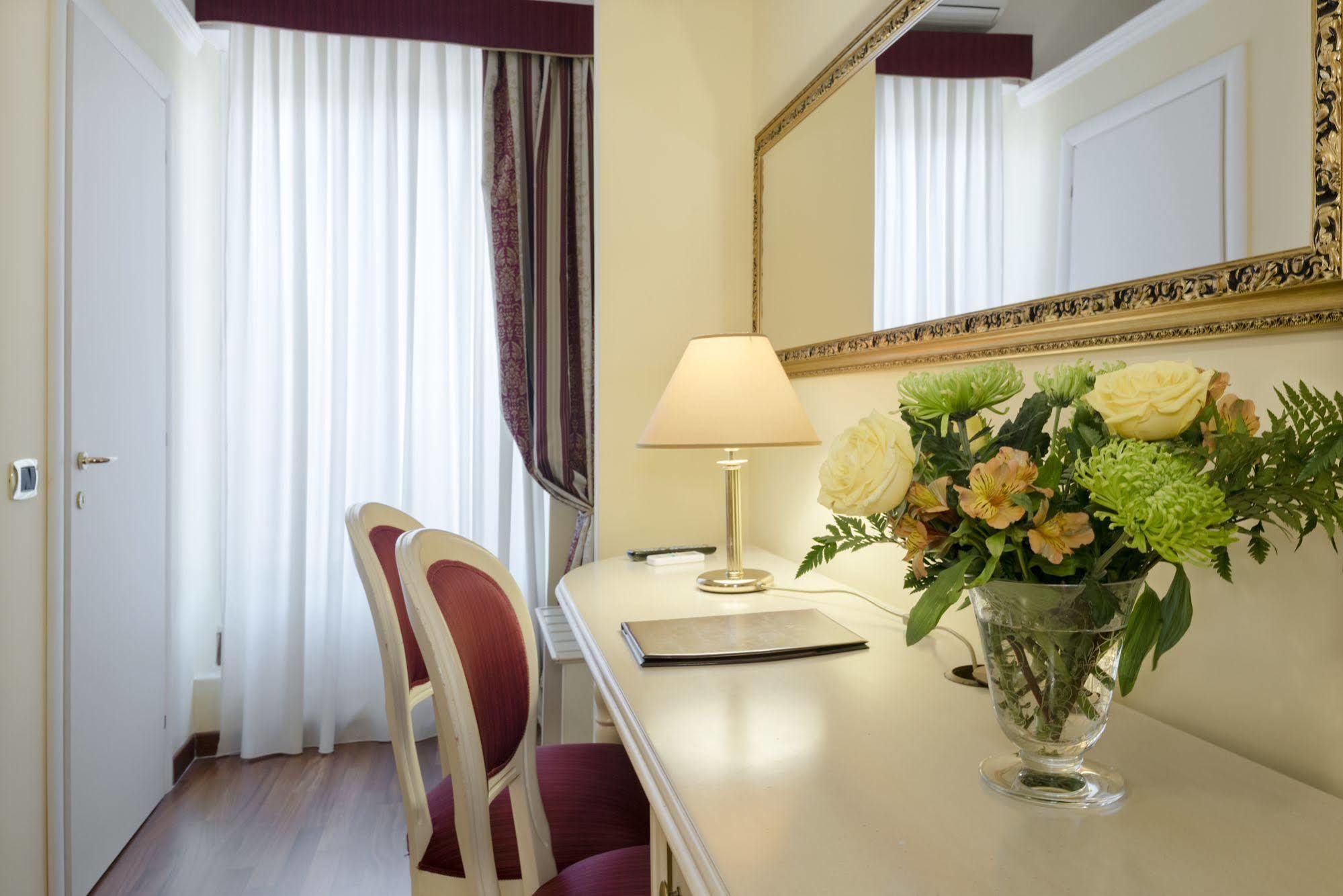 Relais Frattina Affittacamere 2*