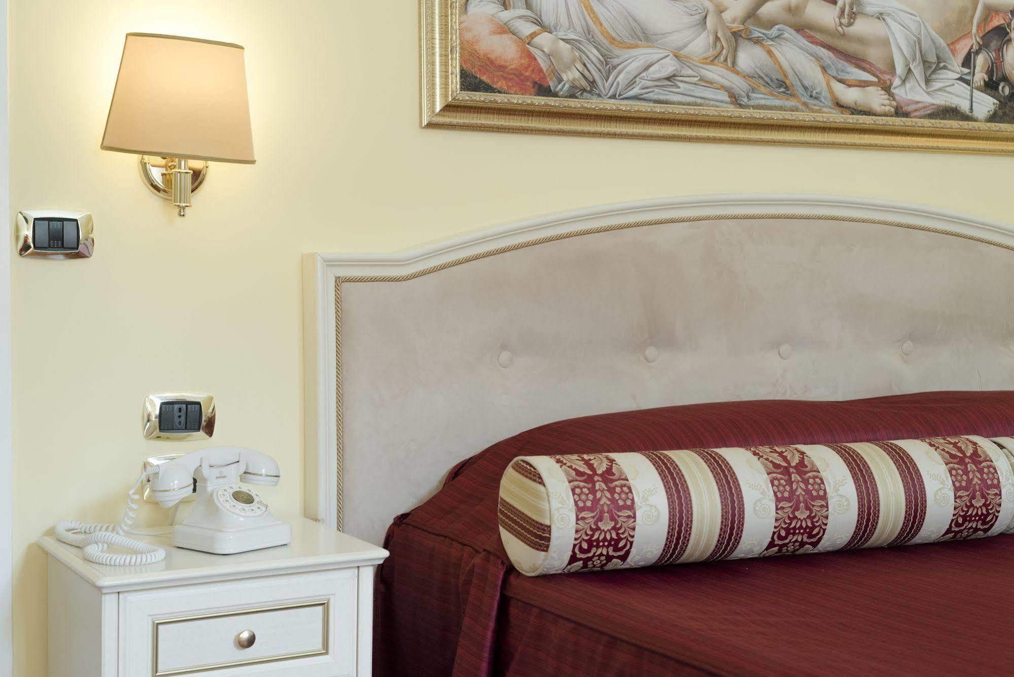 Affittacamere Relais Frattina 2*
