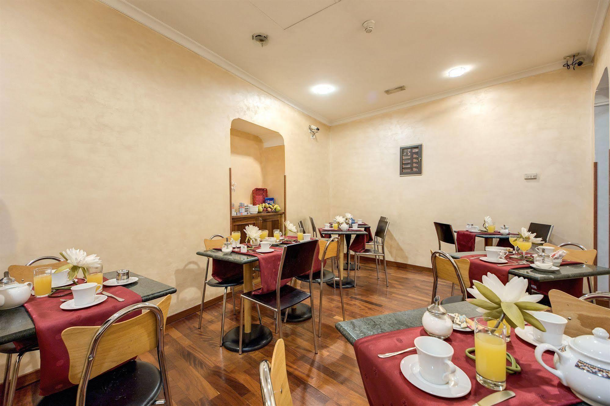 Le Petit Hotell