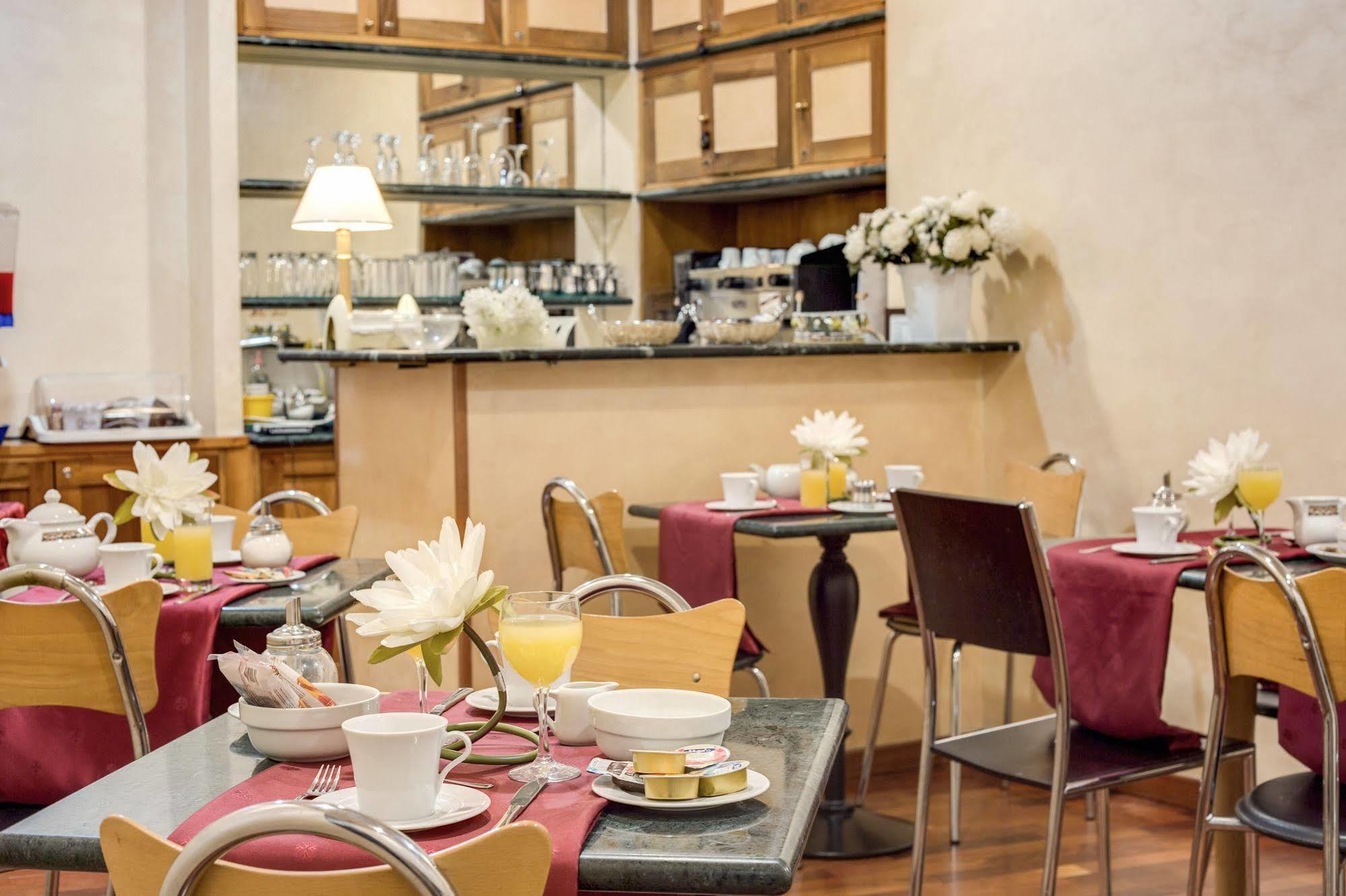 Le Petit Hotell 3*