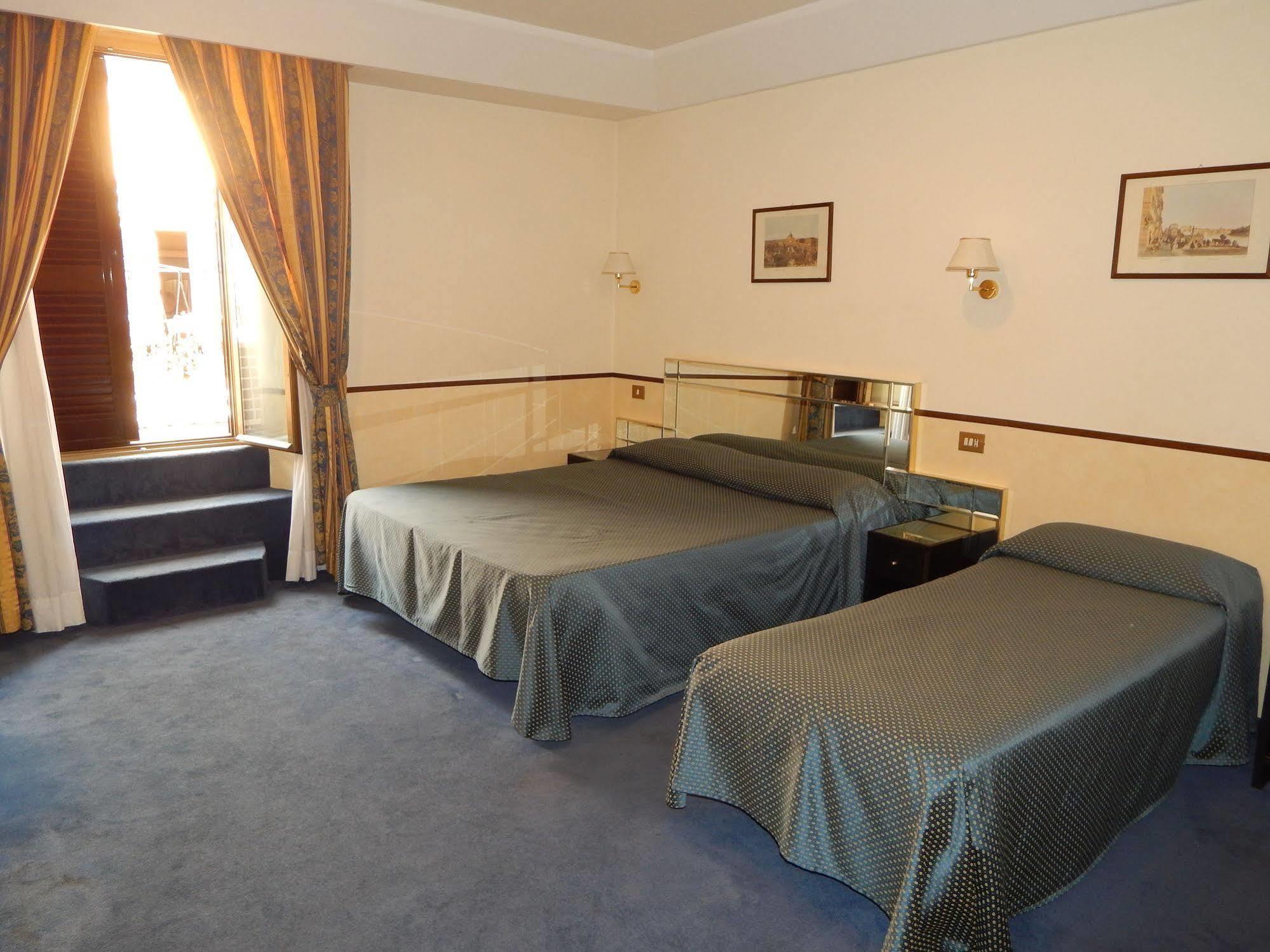Garda Hotel 3*