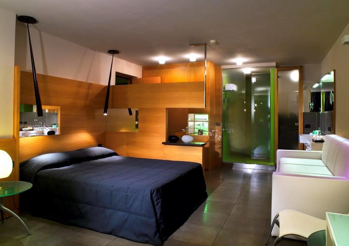 Zone Hotell 4*
