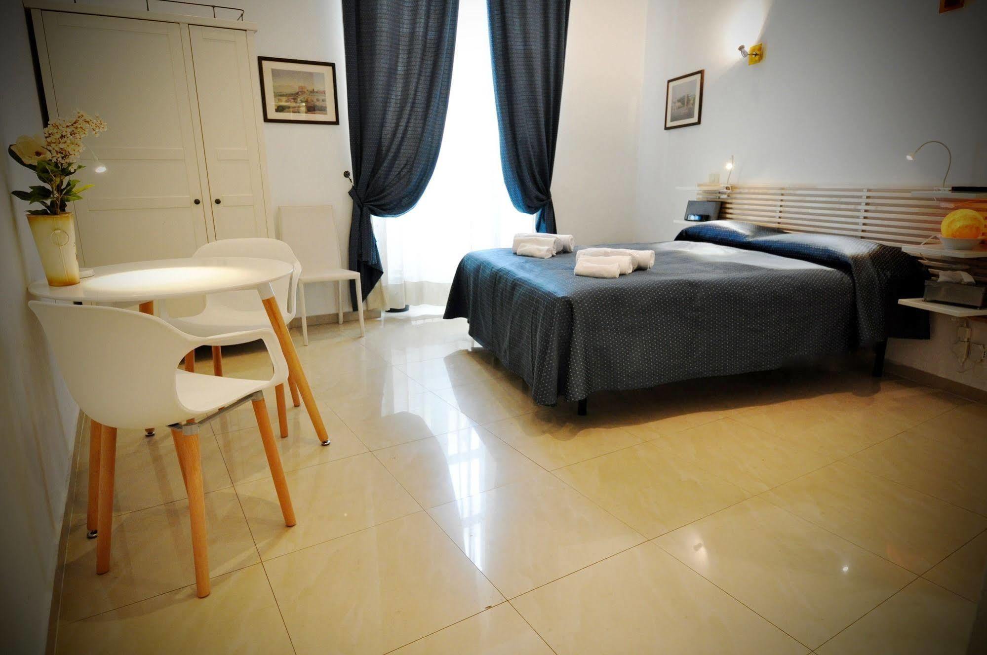 Babuino 127 2*