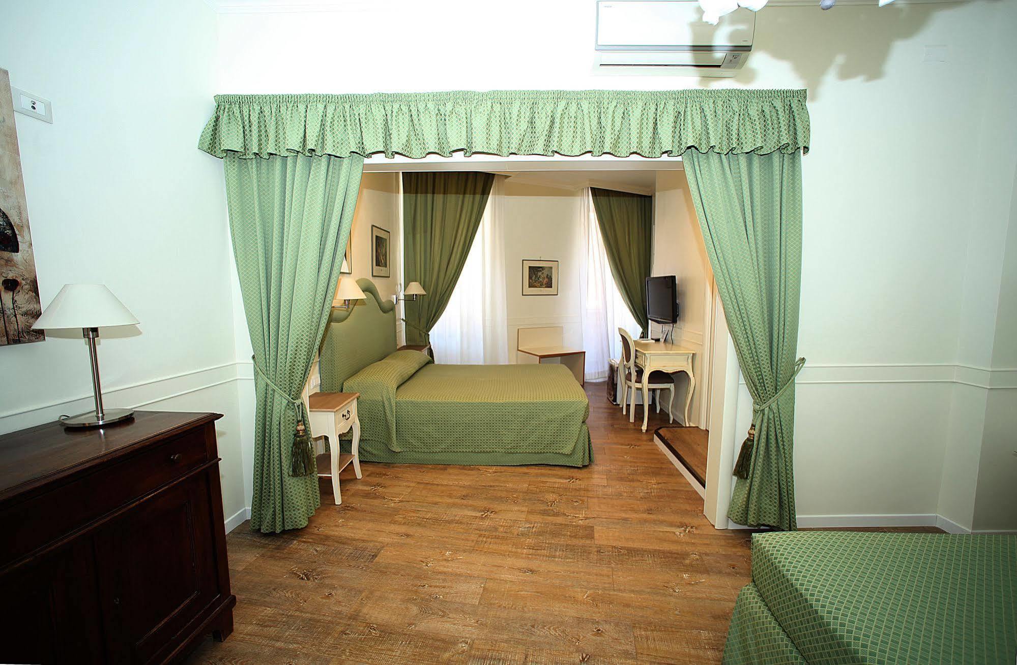 Casa de hóspedes Residenza Ponte Sant'angelo 2*