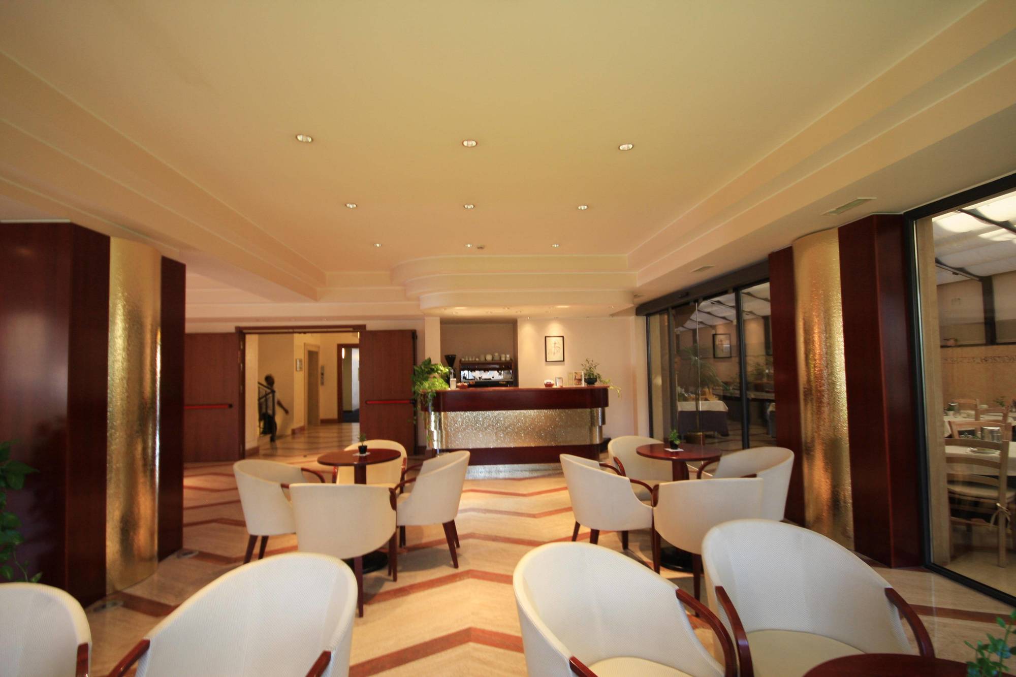 Smooth West Hotel 4*