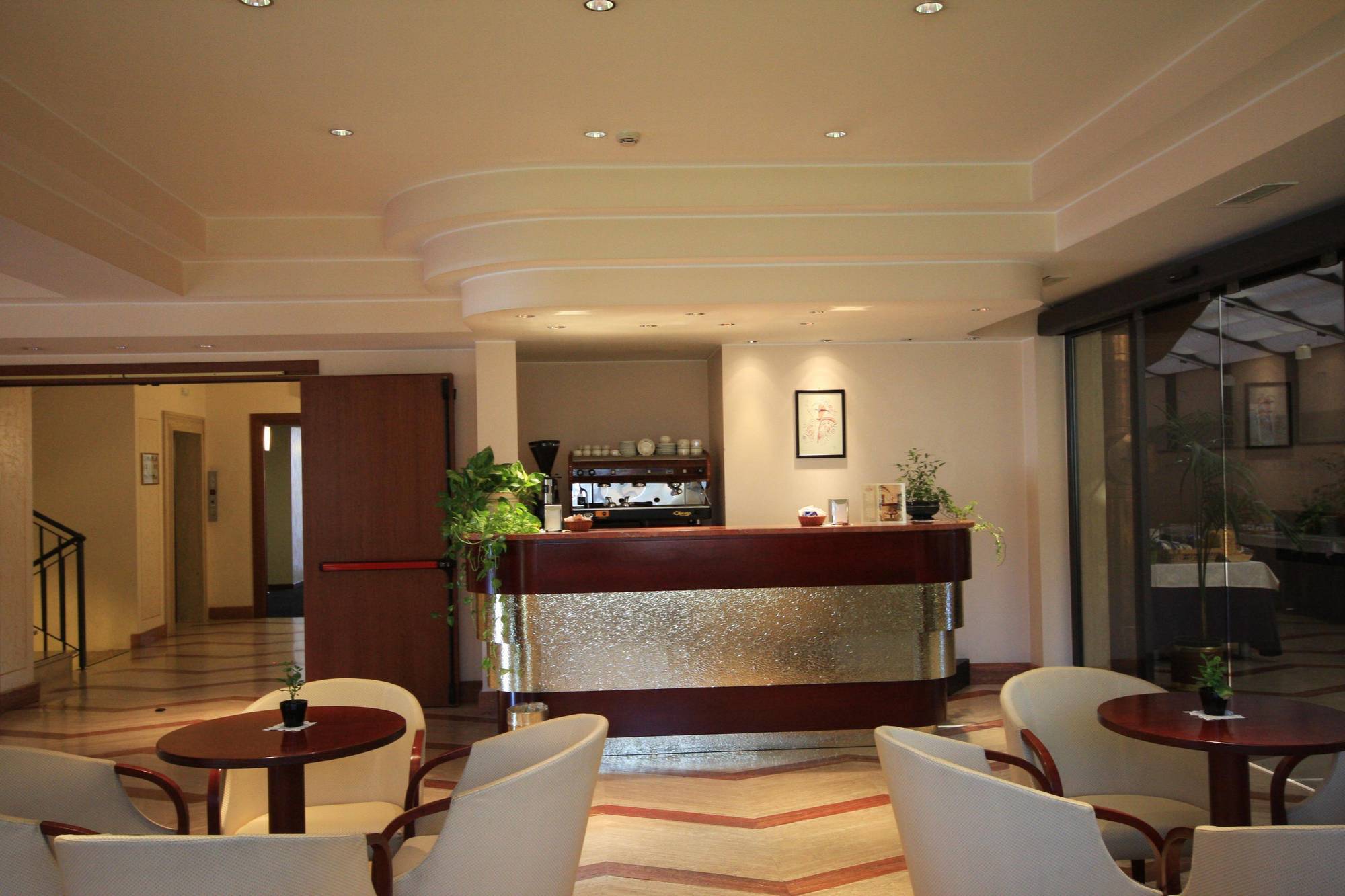 Smooth West 4*