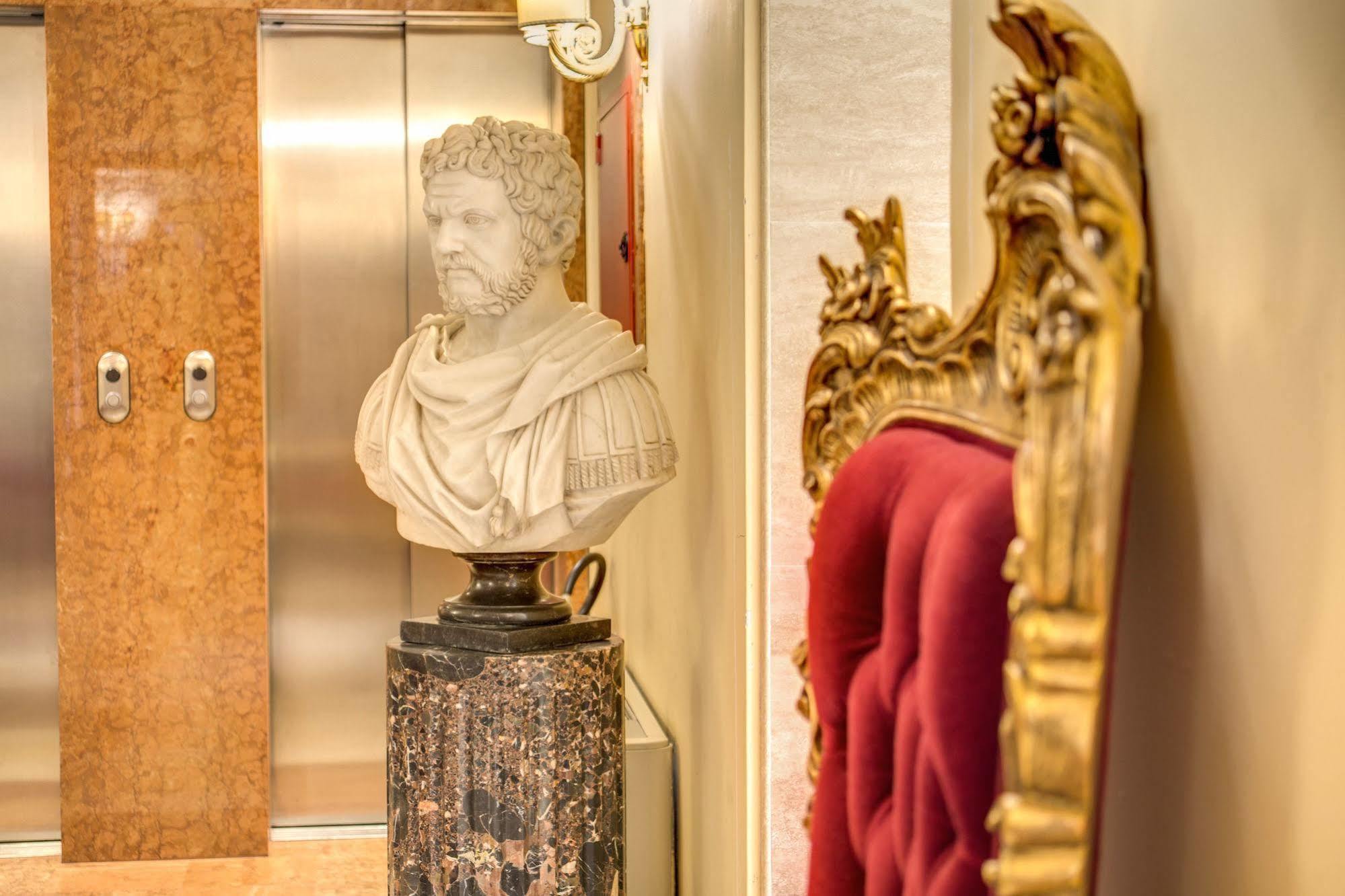 Aurelius Art Gallery Hotel 3*
