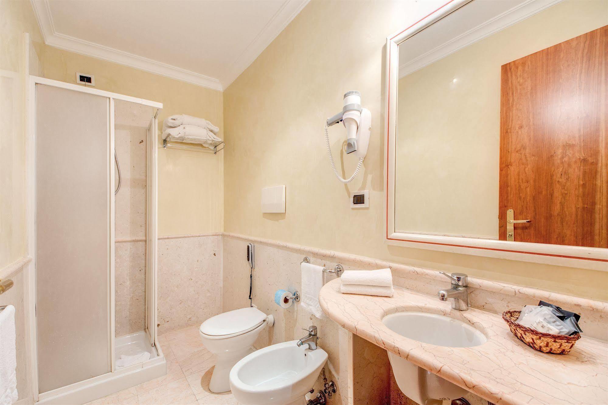 Invictus Hotell 3*
