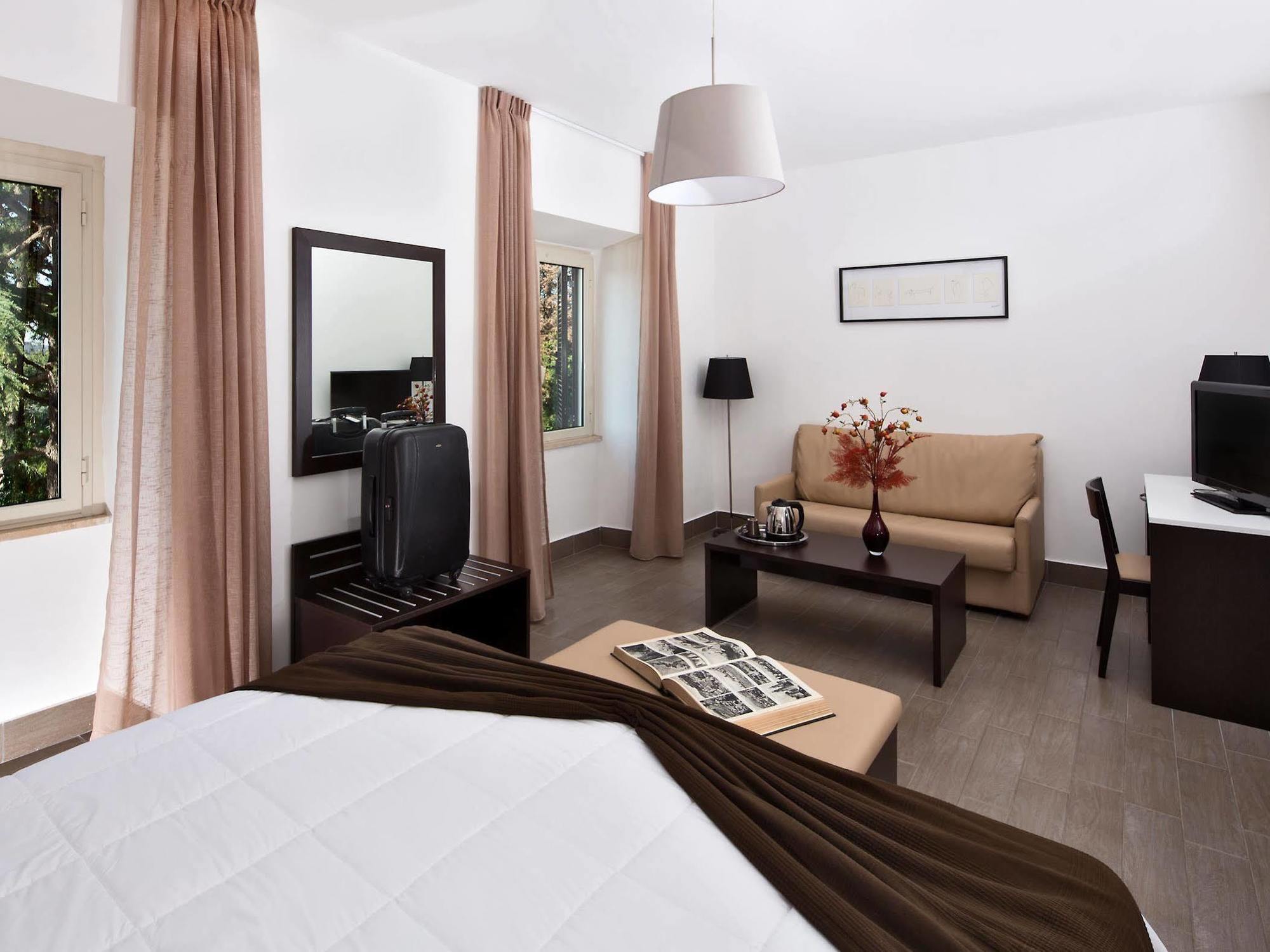 Lh Excel Montemario 4* Roma