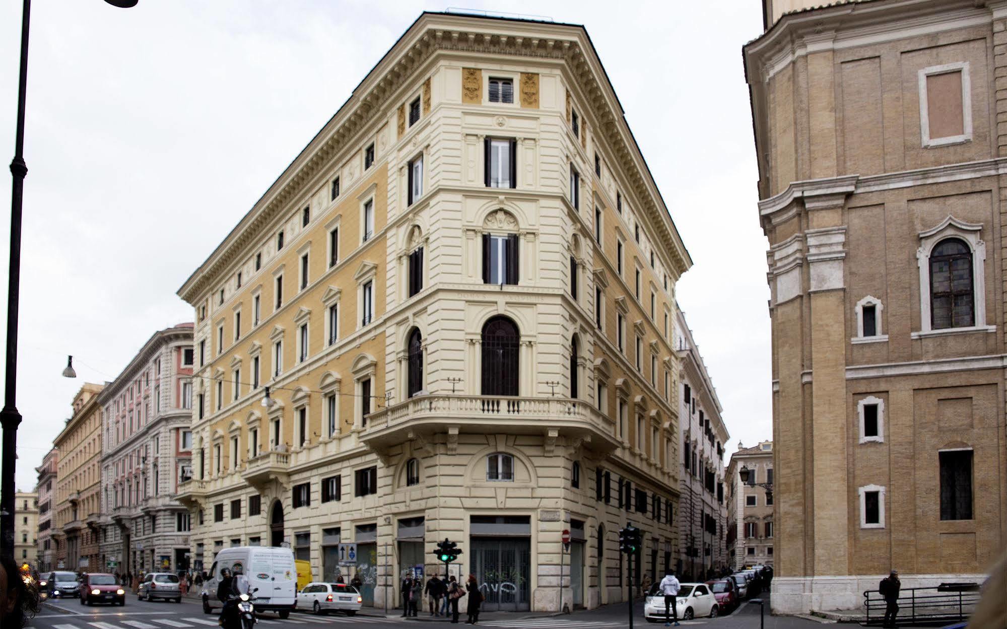 Rooms&suites 2* Rom