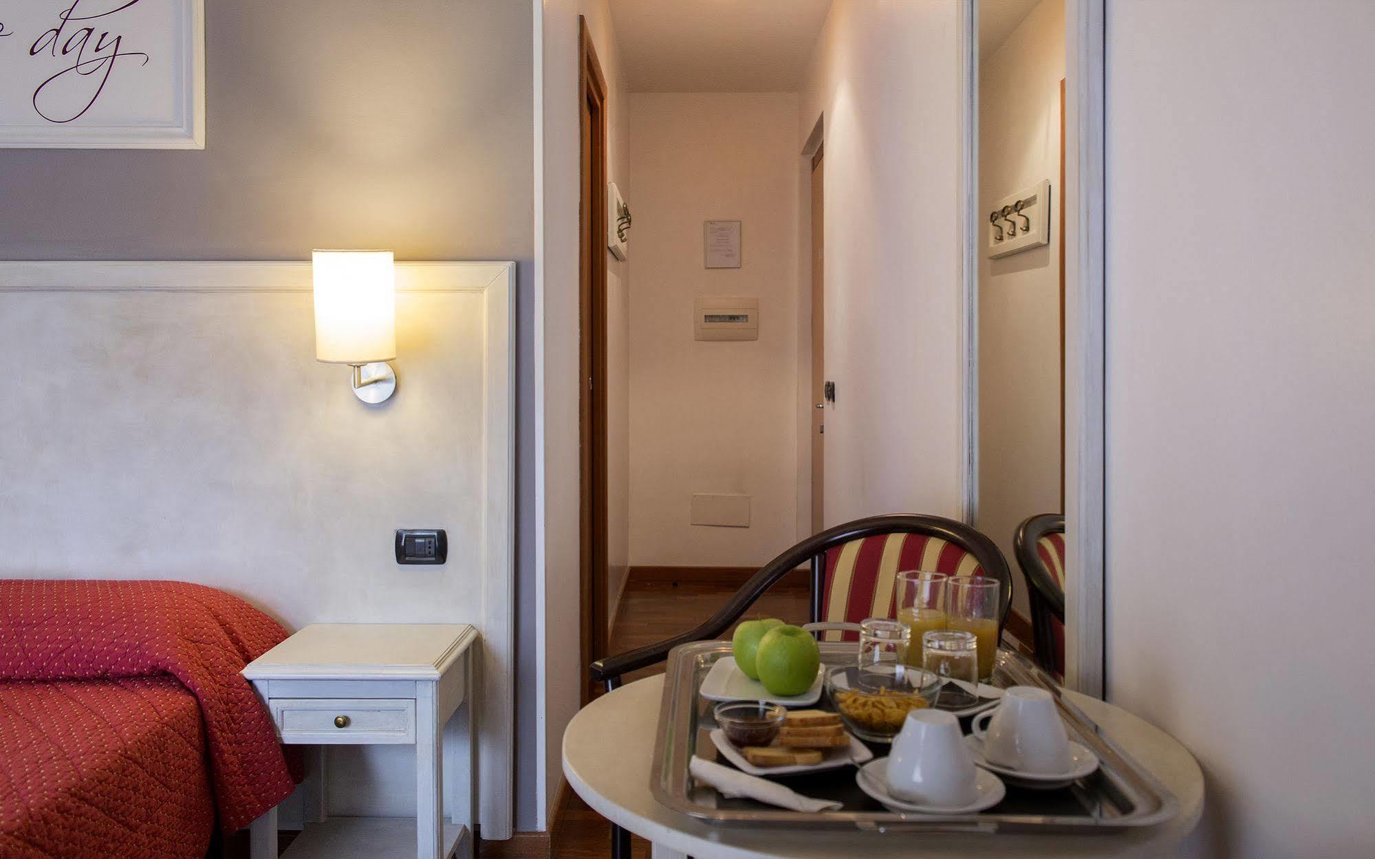 Rooms&suites 2* Rom