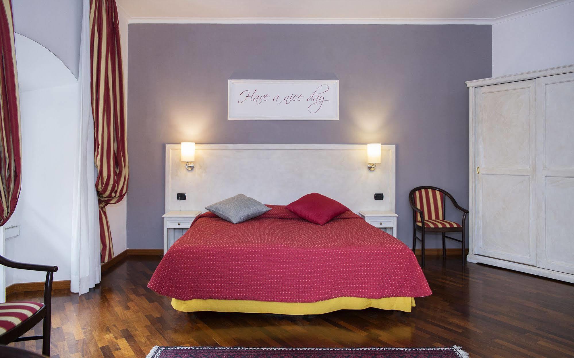 Rooms&suites 2*
