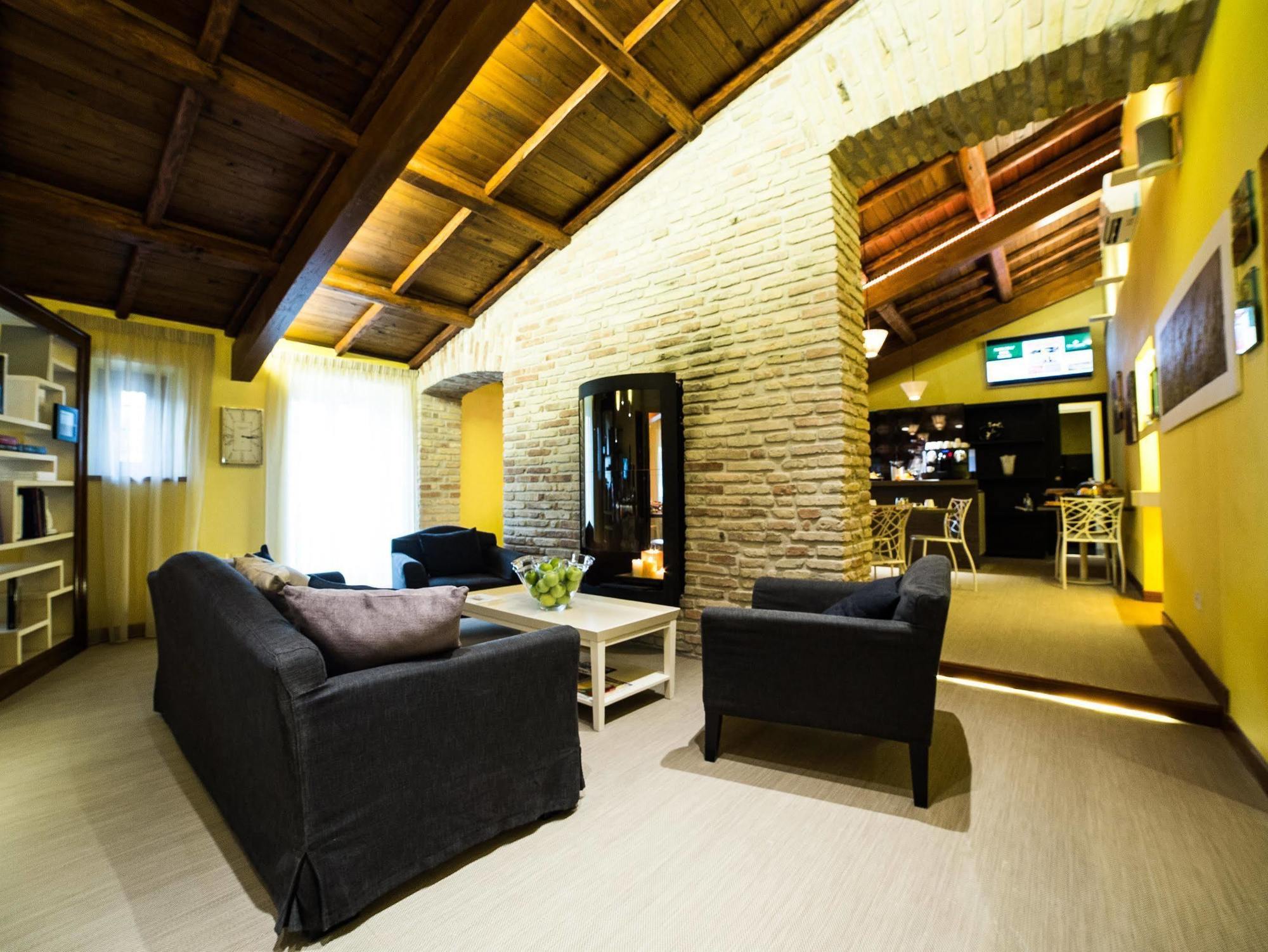 The Place 217 Hotell 2*