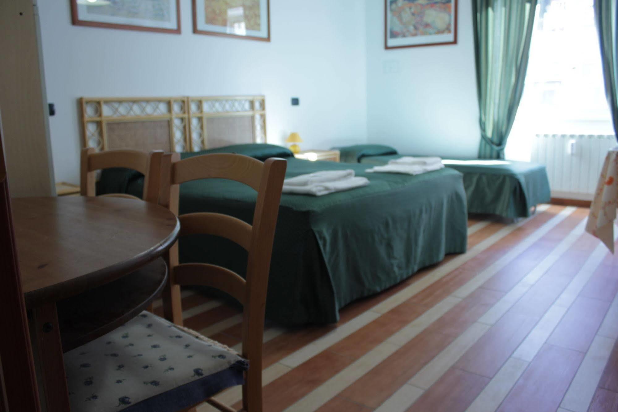 Aparthotel Tourist House 3*
