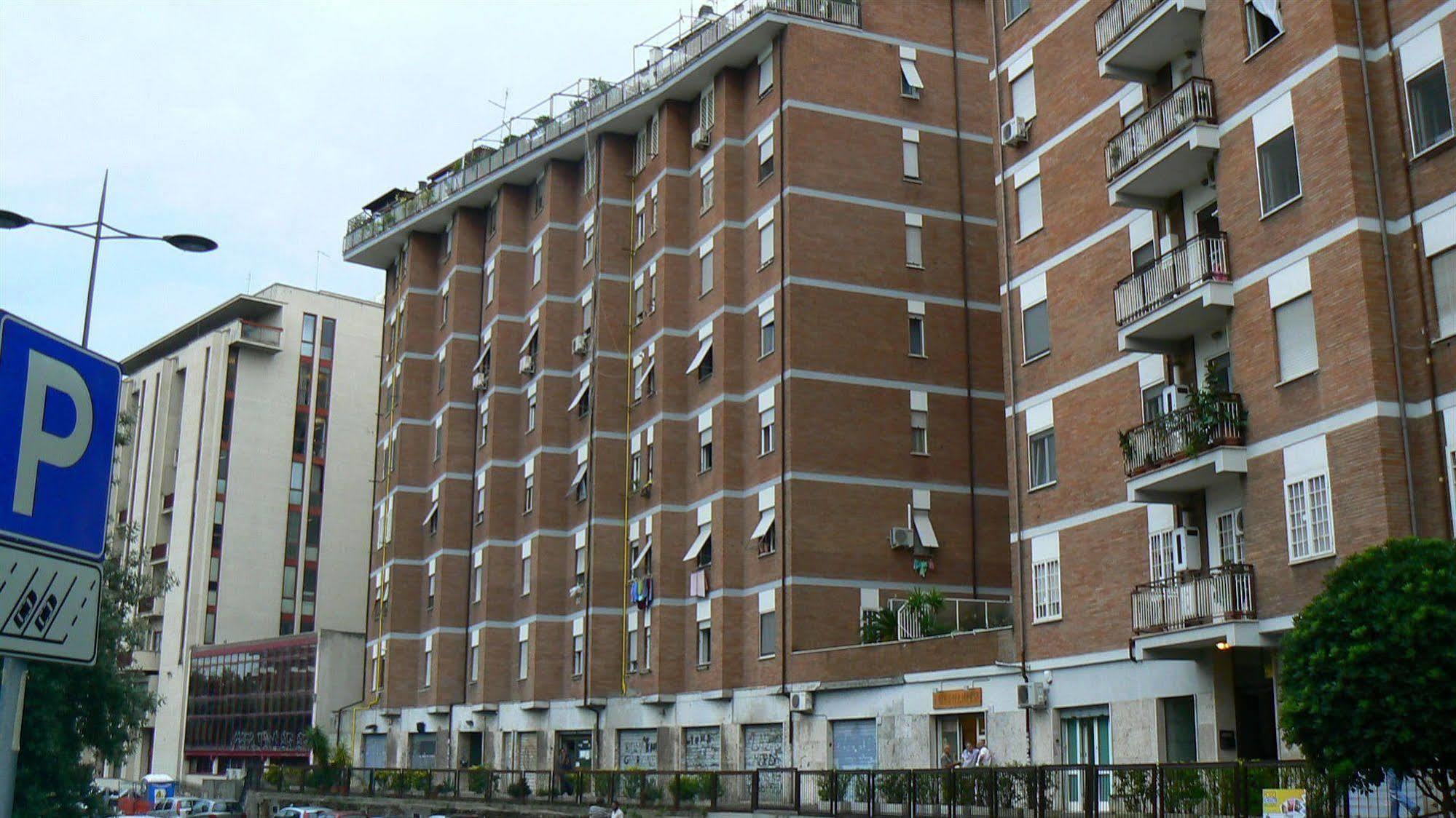Aparthotel Tourist House 3*