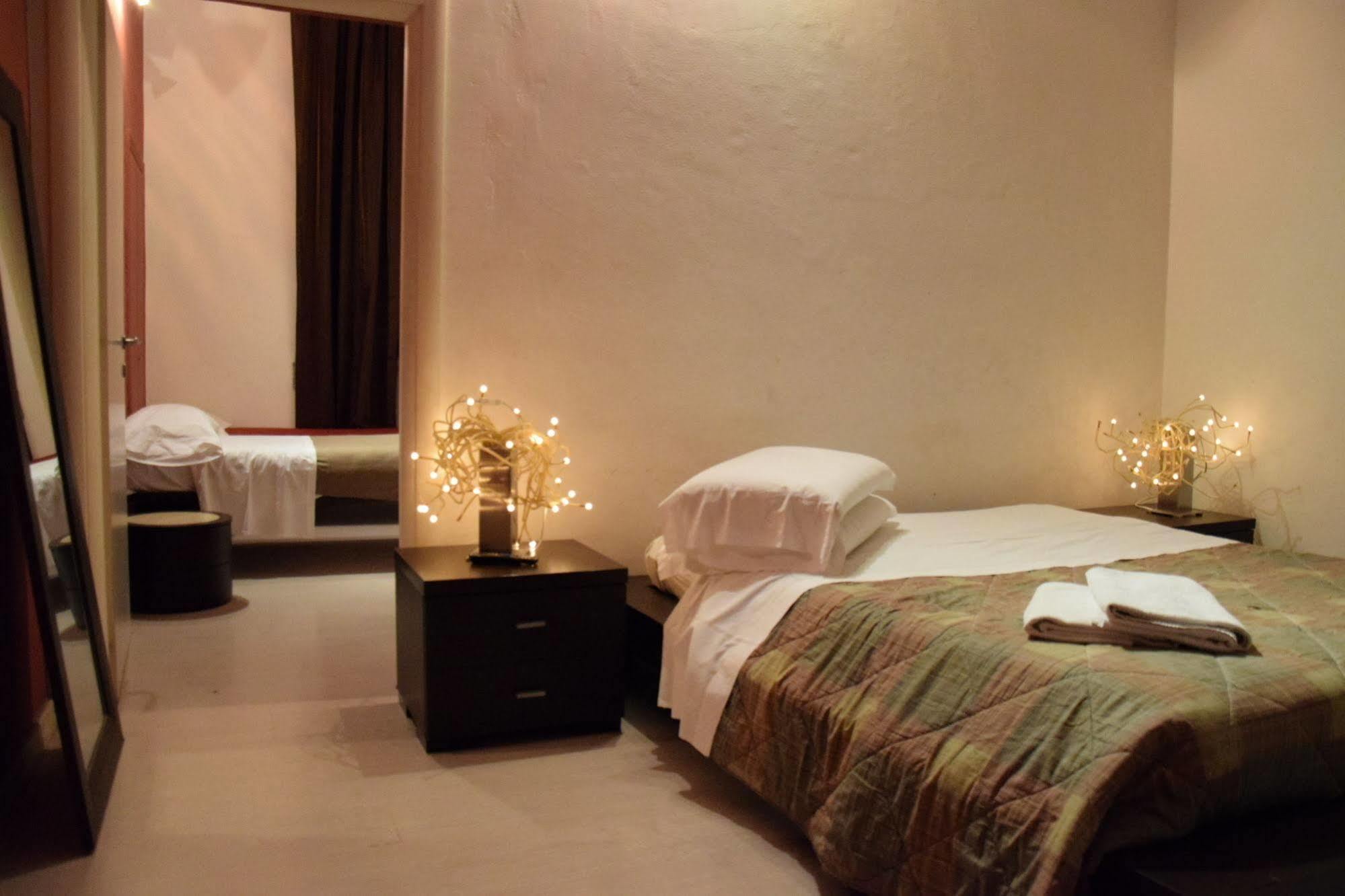 Happy Hotell 2*