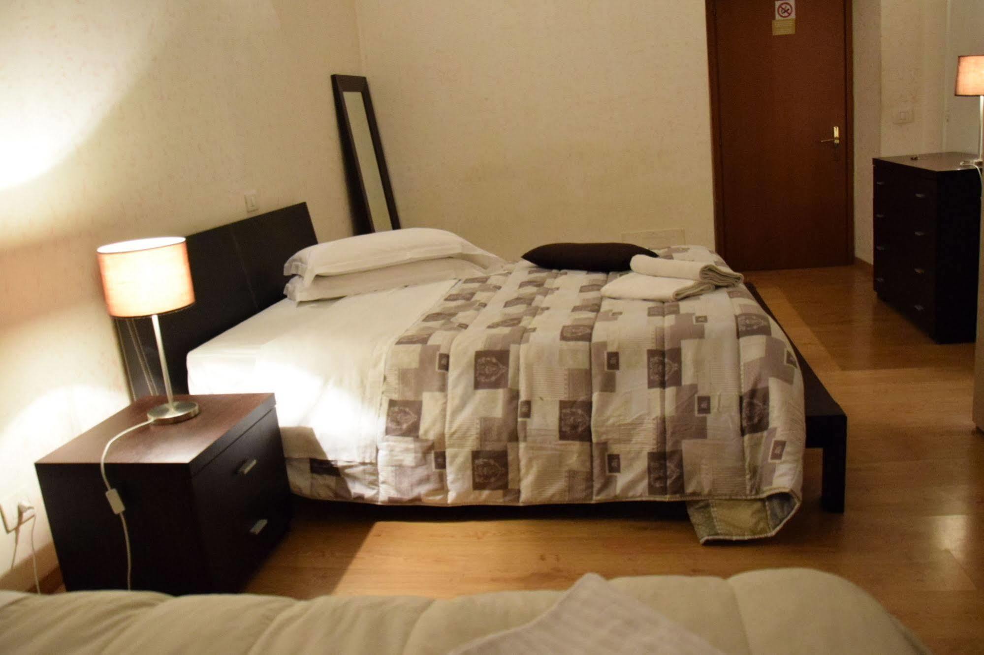 Happy Hotell 2*