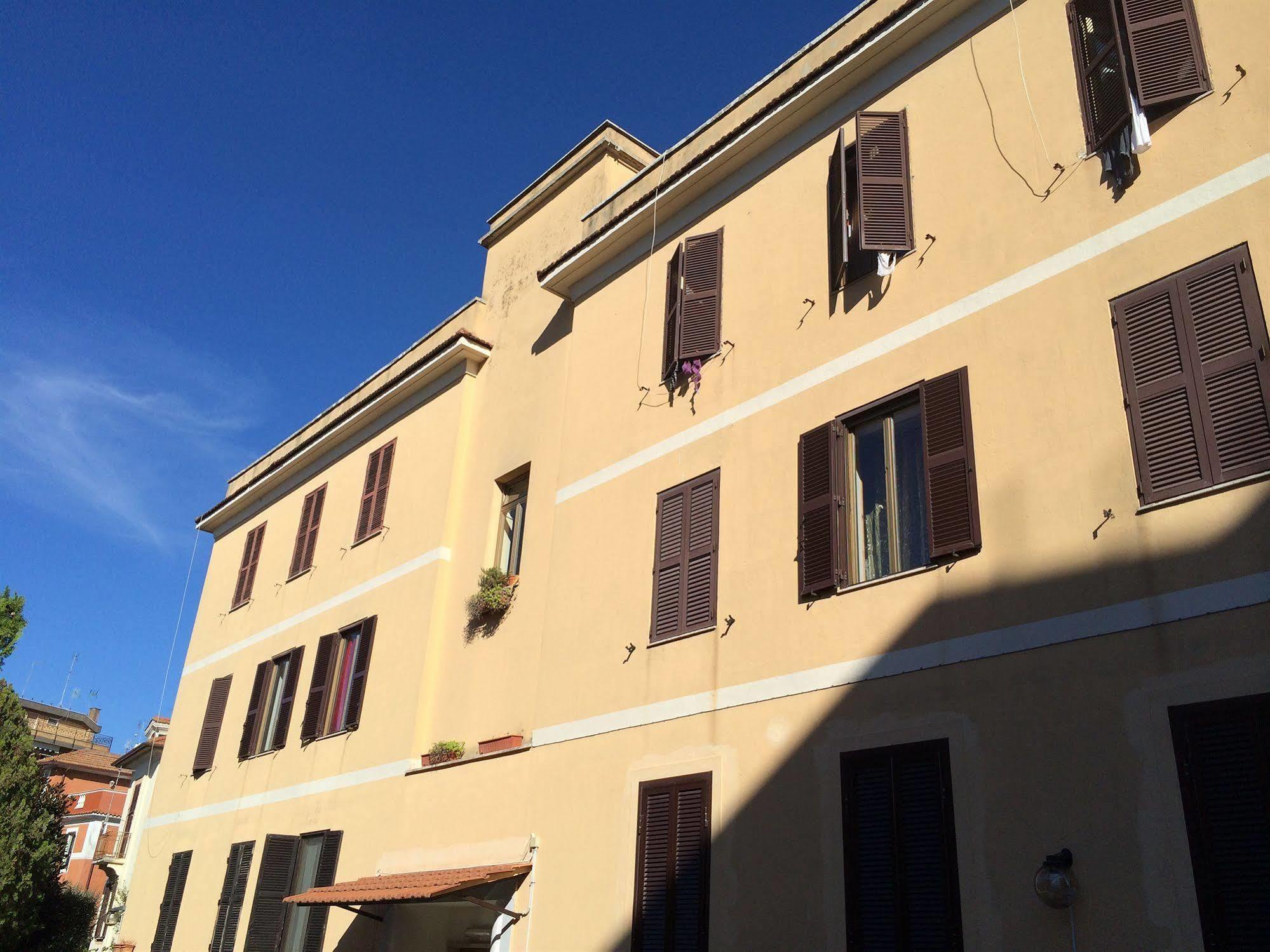 Amendola House Hotel 3*