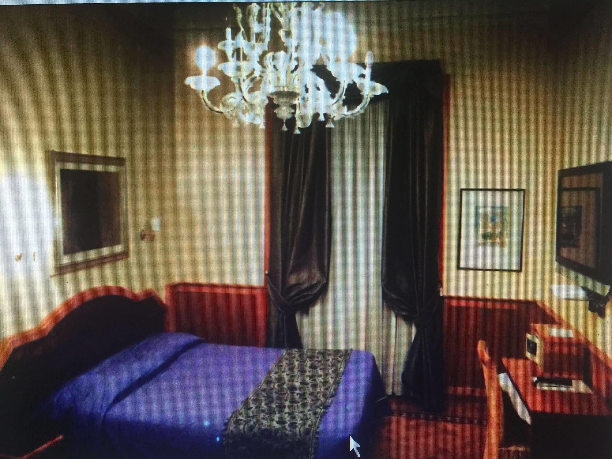 Relais Conte Di Cavour De Luxe 2* Roma