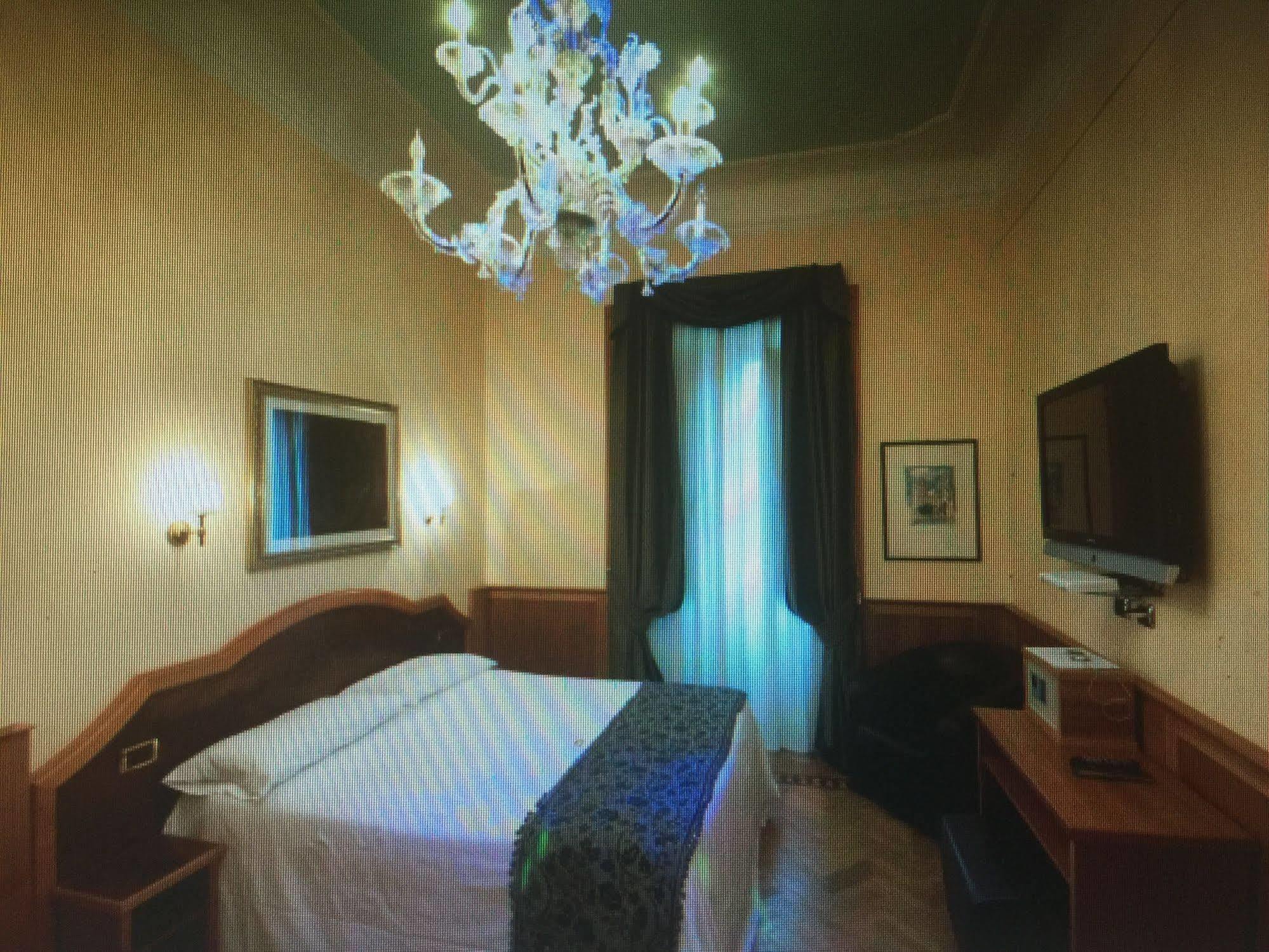 Affittacamere Relais Conte Di Cavour De Luxe Roma