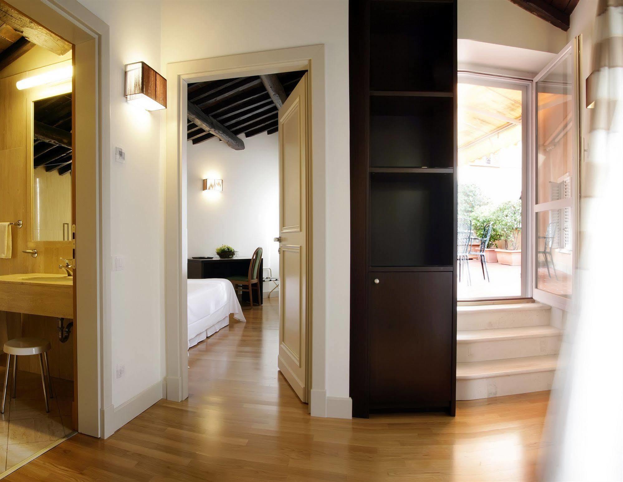 Hotel Santa Chiara 3*