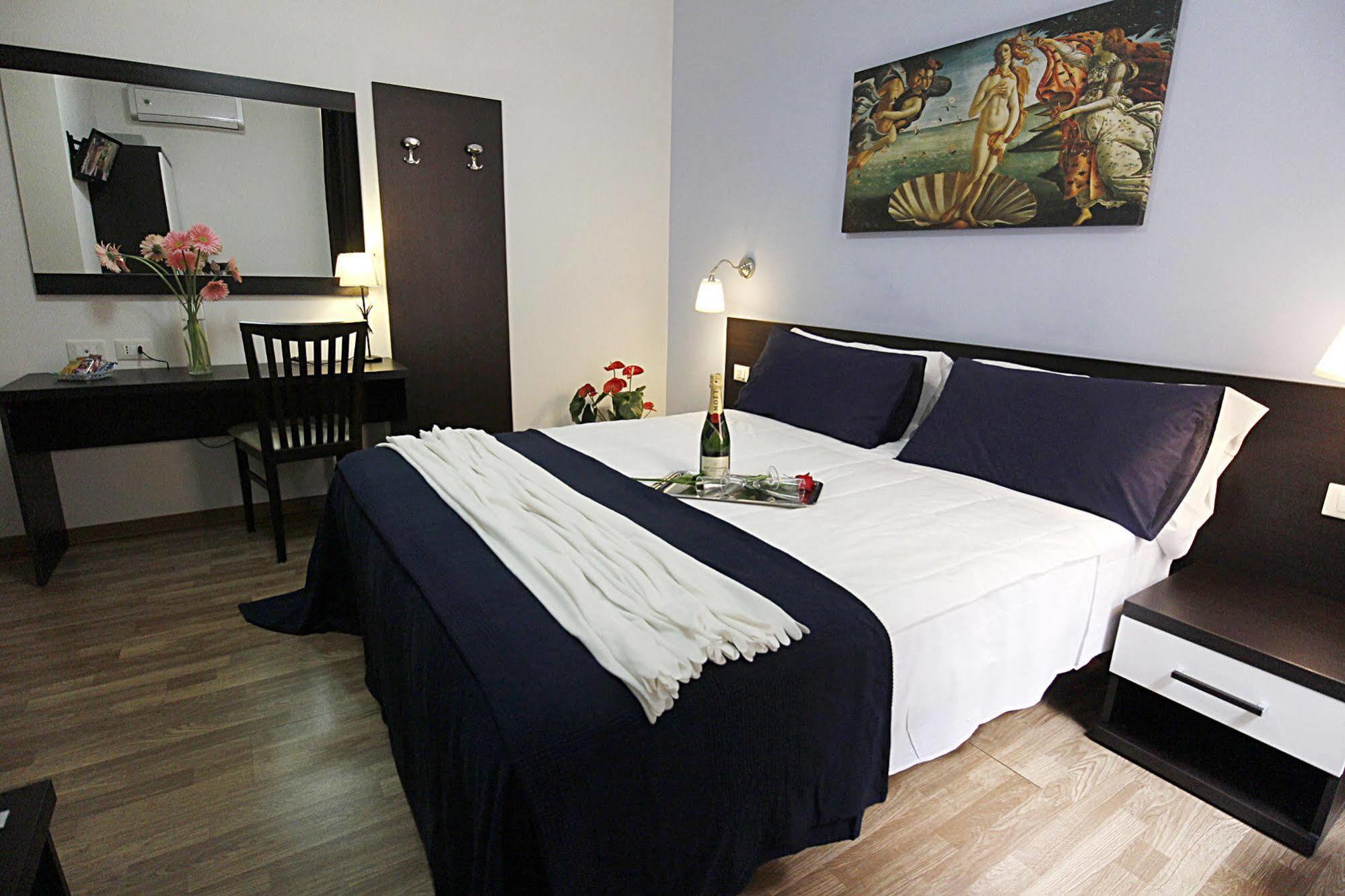 Manzoni Holidays Guest house Rome