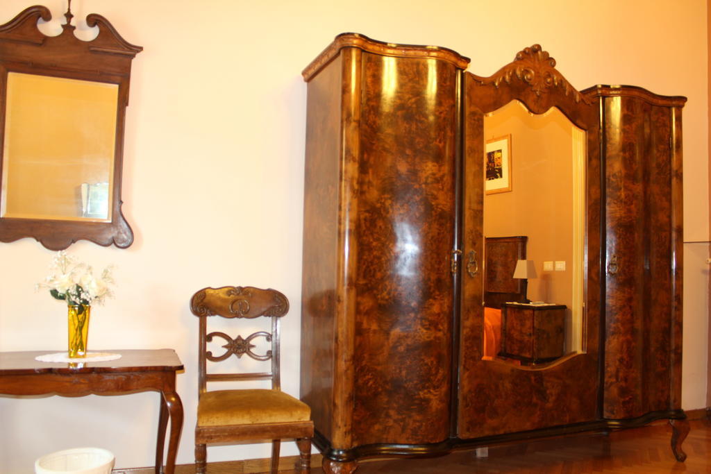 Charming House 2*