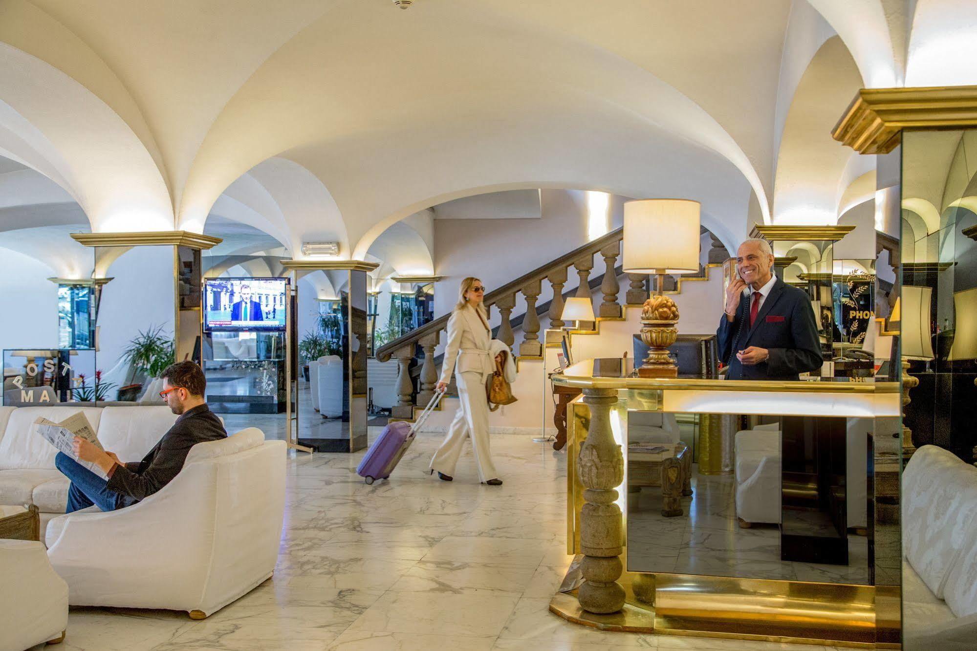 Shangri-la Hotel 4*