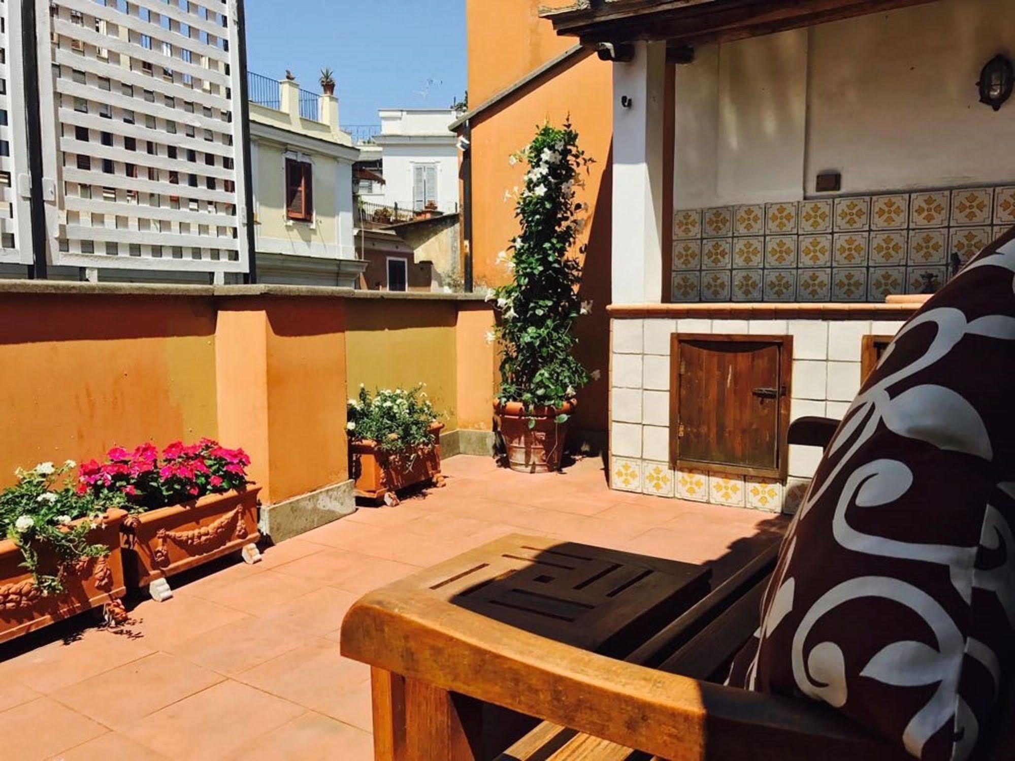 Trinita Dei Monti Hotel