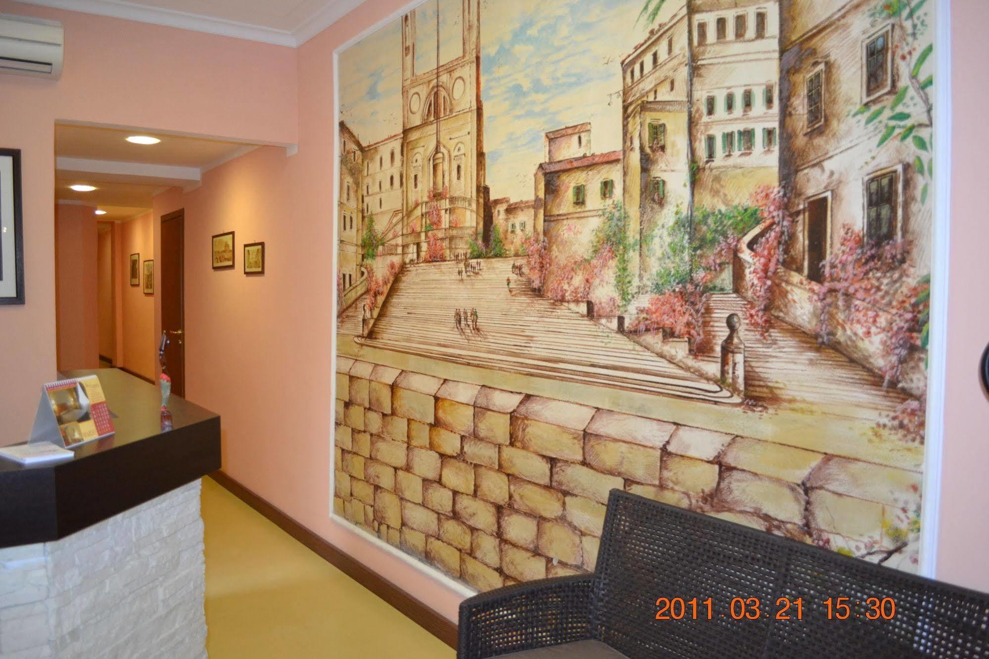 Everest Hotel
