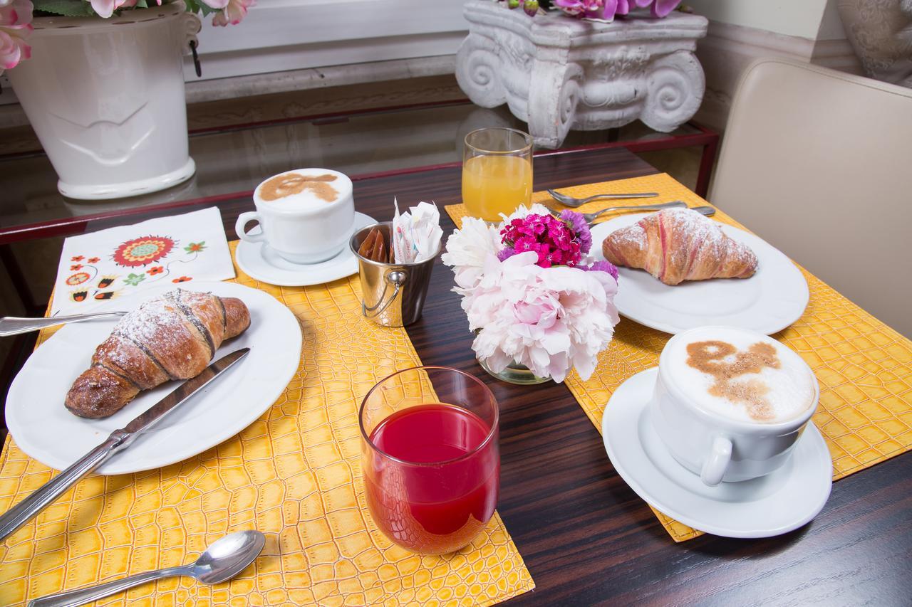 Caesar House Residenze Romane Acomodação com café da manhã  Roma