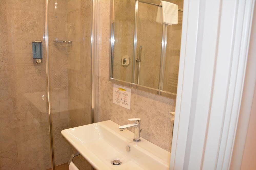 Flavia Hotell 3*